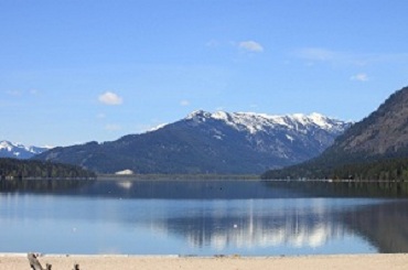 Riverfront-Cabin-Rentals-Lake-Cle-Elum-WA